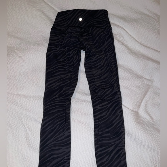 Lululemon Wunder Under Tight Black Tiger Print 25” - Picture 5 of 7